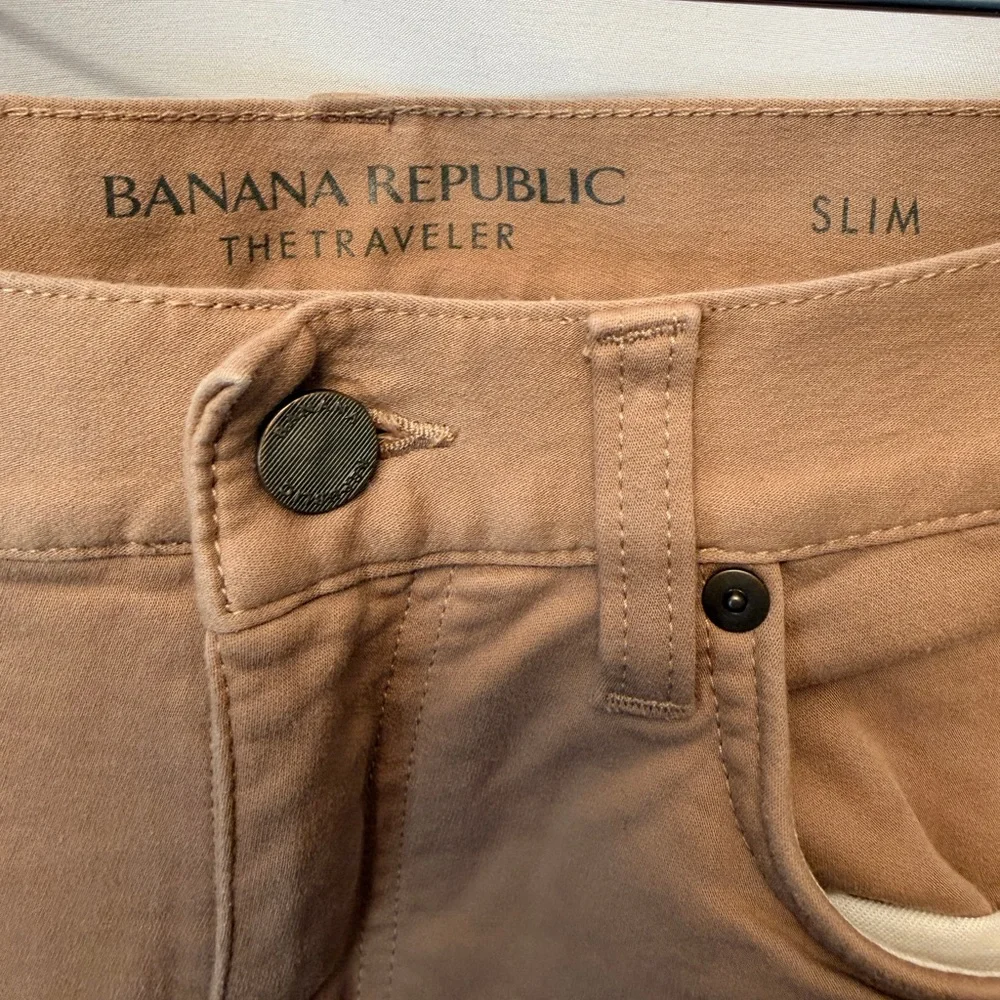 Banana Republic Men’s 32x32 Traveler Jeans Pants Tan Khaki Slim‎ Straight Preppy